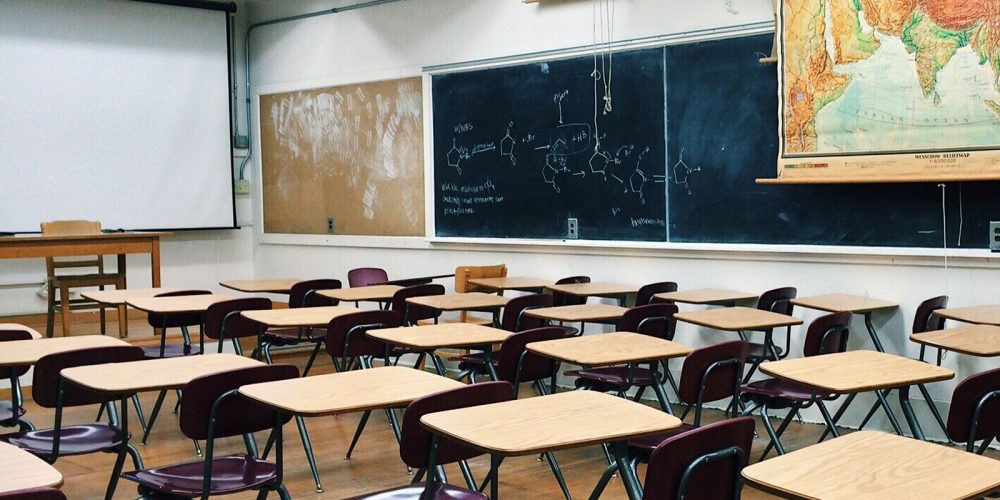 classroom-2093744_1920.jpg