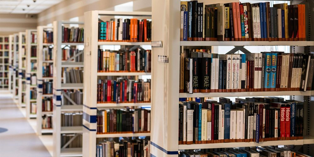 library-488690_1920.jpg